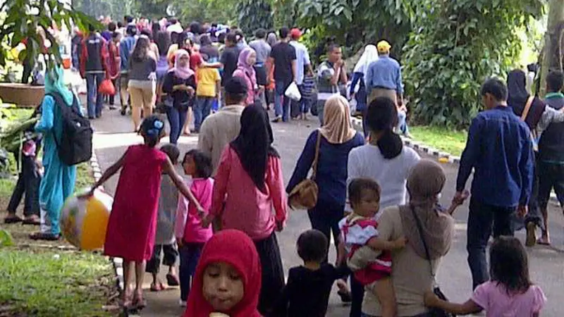 Libur Lebaran, Turis Belanda dan Amerika Main ke Kebun Raya Bogor