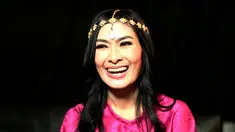 Waktu mudik adalah saat yang ditunggu bagi Iis Dahlia, walau terselip banyak pengalaman unik yang terjadi. 