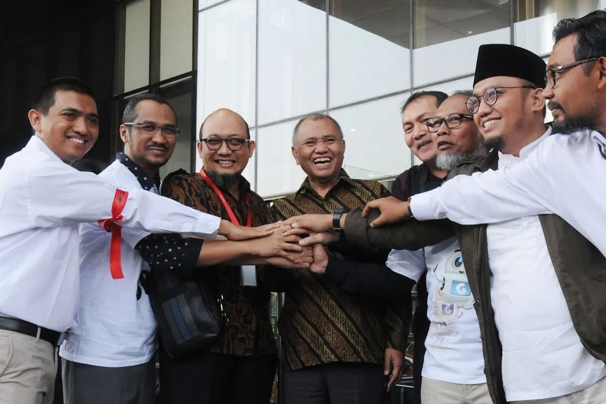 Salam Komando Novel Baswedan dan Pimpinan KPK di Hari Pertama Ngantor