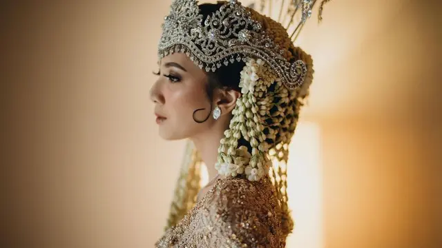 6 Potret Detail Busana dan Makeup Sheila Dara Aisha saat Menikah, Memesona