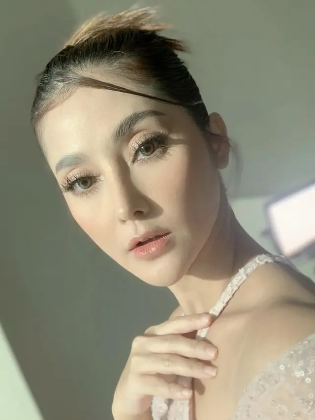 Pesona wajah awet muda Eva Anindita yang Dikenal Sebagai Ratu Sinetron Antagoni, @eva_anindita_zachrie