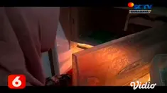 Perayaan Hari Kasih Sayang atau Valentine Day perajin cokelat karakter di Sidoarjo, kebanjiran order hingga 3 kali lipat daripada hari biasanya. Pemesan bukan hanya dari berbagai daerah di Indonesia namun juga hingga HongKong dan Singapura.