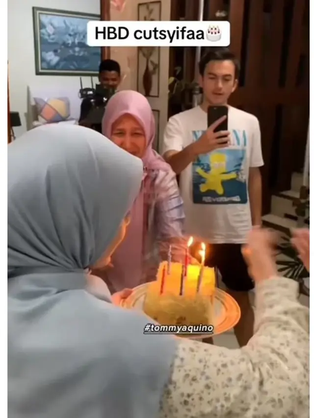 6 Potret Cut Syifa dan Rizky Nazar di Lokasi Syuting Sinetron, Beri Kejutan Ultah