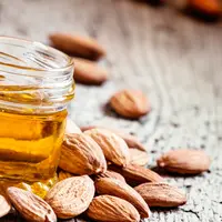 Ilustrasi Minyak Almond (iStockphoto)​