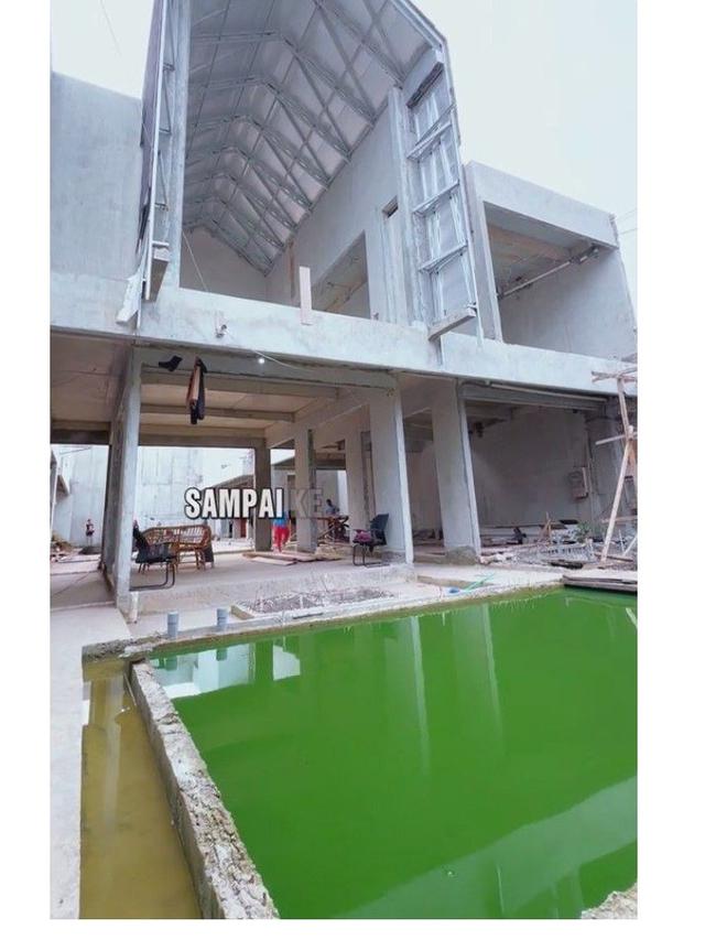 7 Potret Proses Pembangunan Rumah Baru Denny Sumargo, Ada Lapangan Basket