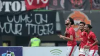 Pemain Persija Jakarta, William Pacheco merayakan gol saat melawan Perseru Serui pada lanjutan Liga 1 2017 di Stadion Patriot Bekasi, Selasa (19/9/2017).  (Bola.com/Nicklas Hanoatubun)