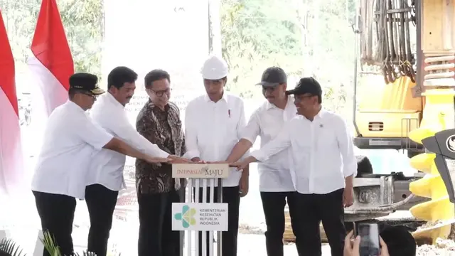 Presiden Joko Widodo atau Jokowi meresmikan dimulainya pembangunan proyek atau groundbreaking Rumah Sakit Umum Pusat (RSUP) di Ibu Kota Nusantara (IKN).