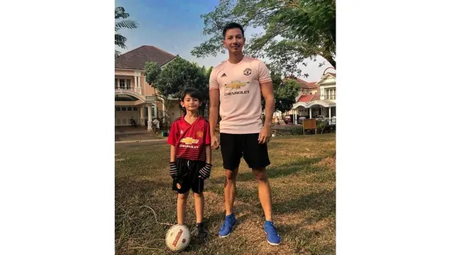 7 Potret Keakraban Sonny Septian dan King Faaz Arafiq, Kompak Banget