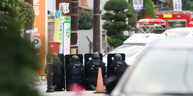 Pria Bersenjata Sandera Sejumlah Orang di Kantor Pos Jepang