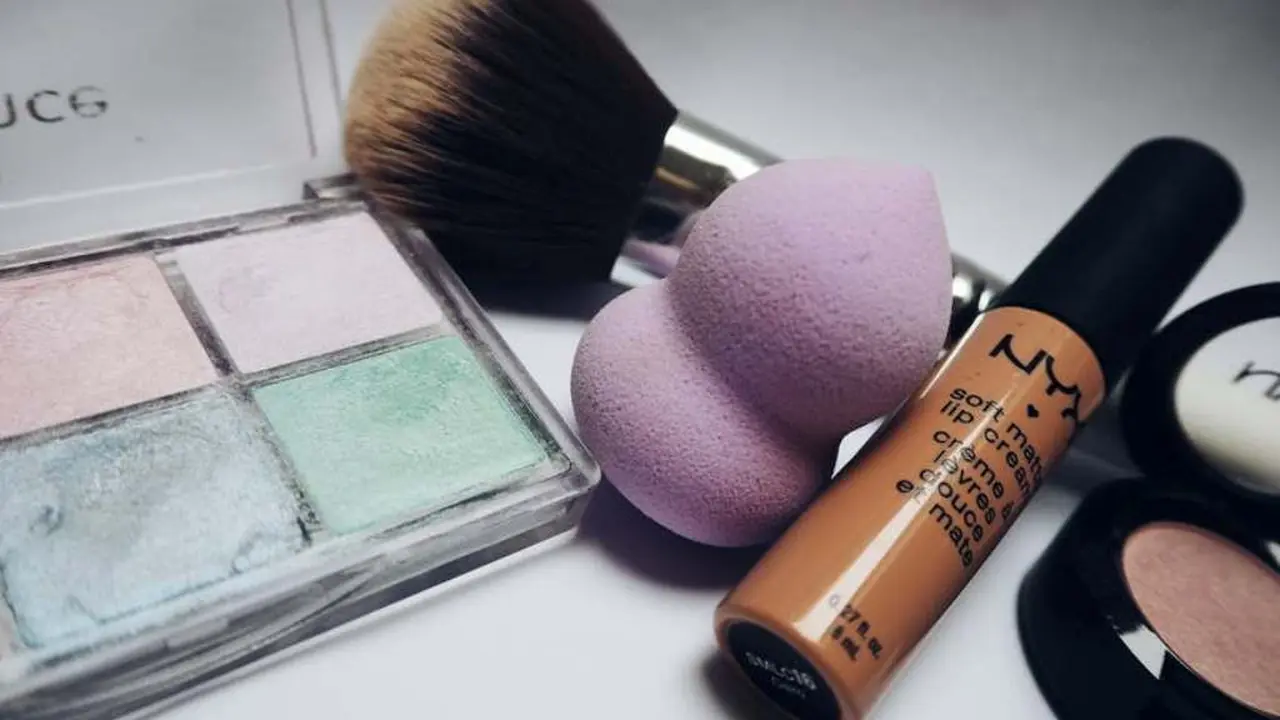 Berdasarkan Ini Lho Anak-anak Kuliahan Membeli Makeup