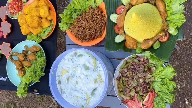 Niat Banget, Viral Pendaki Bikin Tumpeng Lengkap ala Syukuran di Gunung