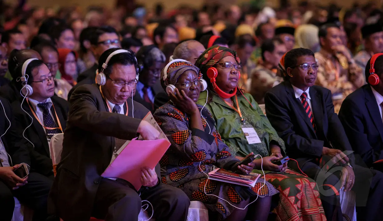 Sejumlah peserta saat mengikuti acara pembukaan Asosiasi Pemerintah Kabupaten Seluruh Indonesia (APKASI) International Trade and Investment Summit 2015 di Jakarta, Rabu (13/5). (Liputan6.com/Faizal Fanani)
