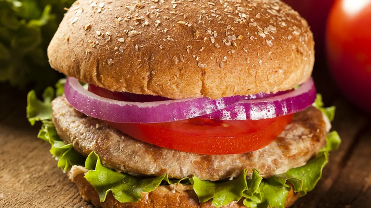 Bosan dengan Burger Biasa? Cobain Burger Kalkun!