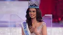 Mengikuti kompetisi kecantikan Miss World 2017, Manushi Chhillar datang mewakili Negara asalnya, India. Sebelum dinobatkan sebagai Miss World 2017, ia juga menang di ajang Femina Miss India 2017. (AFP/NICOLAS ASFOURI)