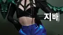 Minzy, mantan member 2NE1 ini tampil dengan harness top dari Diana Putri. (Sumber: Diana Putri)