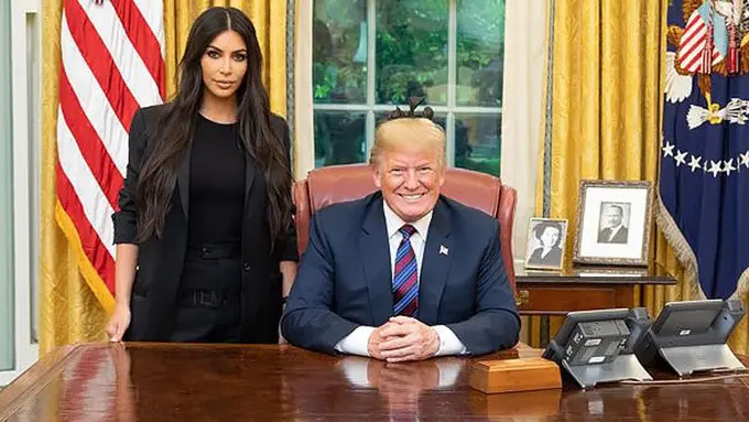 [Bintang] Donald Trump - Kim Kardashian