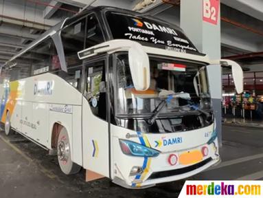 Melansir dari video milik kanal Youtube Ahmad Wildani pada Senin (23/1), menampilkan penampakan bus PO Damri yang menjalankan rute lintas negara Indonesia-Malaysia. Bus tersebut menggunakan mesin Mercedez Benz 1526 dan body Rexus.