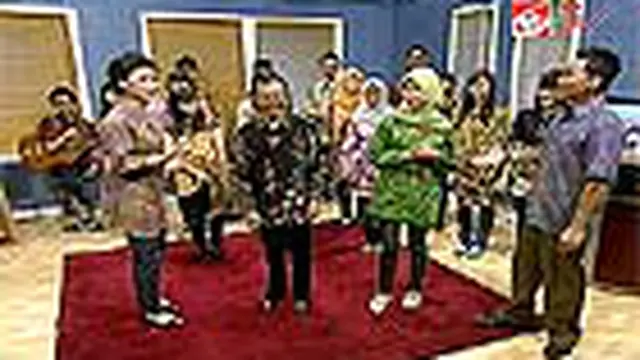 Di tangan siswa SMAN 3 Bandung, Jawa Barat, musik angklung dikenal di mancanegara. Sayang, belum ada perhatian maksimal dari pemerintah. 