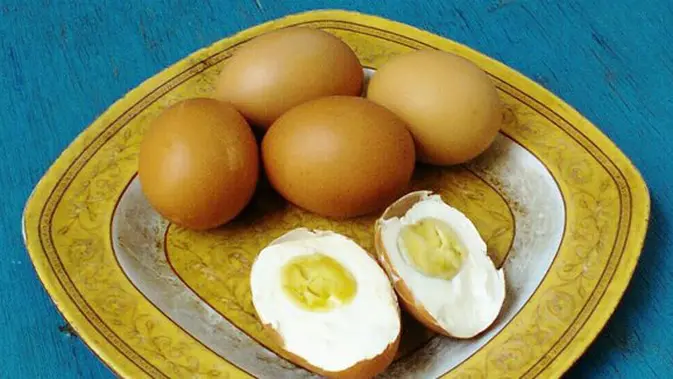 Tak Ada Telur Bebek Telur Ayam Bisa Dijadikan Telur Asin Coba Yuk Lifestyle Fimela Com