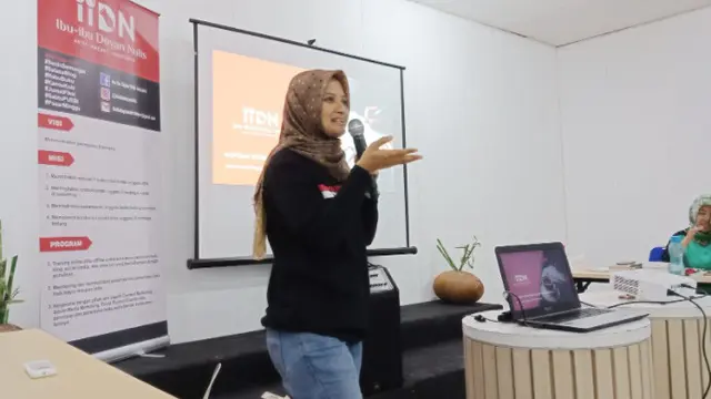 Komunitas Ibu-ibu Doyan Nulis: Buka Peluang Lewat Menulis