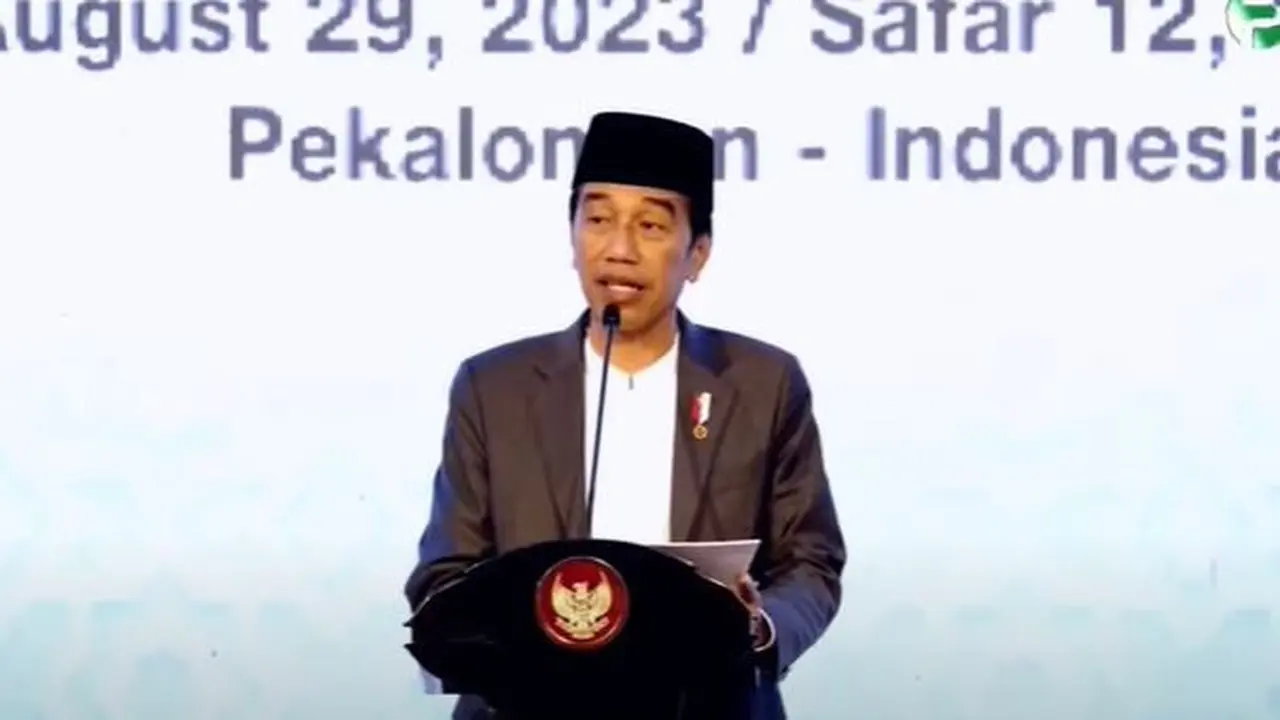 Presiden Joko Widodo atau Jokowi saat menghadiri kegiatan Muktamar Sufi Internasional di Pekalongan, Jawa Tengah, Selasa (29/8/2023).