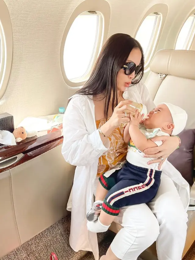 Momen Liburan Momo Geisha di Bali, Naik Private Jet Mewah. (Sumber: Instagram/therealmomogeisha)
