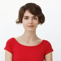 Model Rambut Pendek Wanita (Photo by cookie_studio on Unsplash)