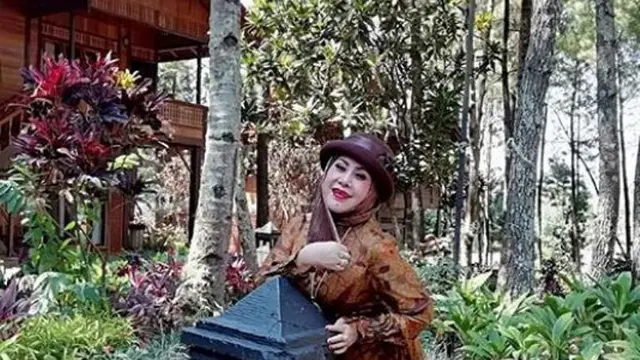 Elvy Sukaesih (Foto: Instagram/@elvy_sukaesih)