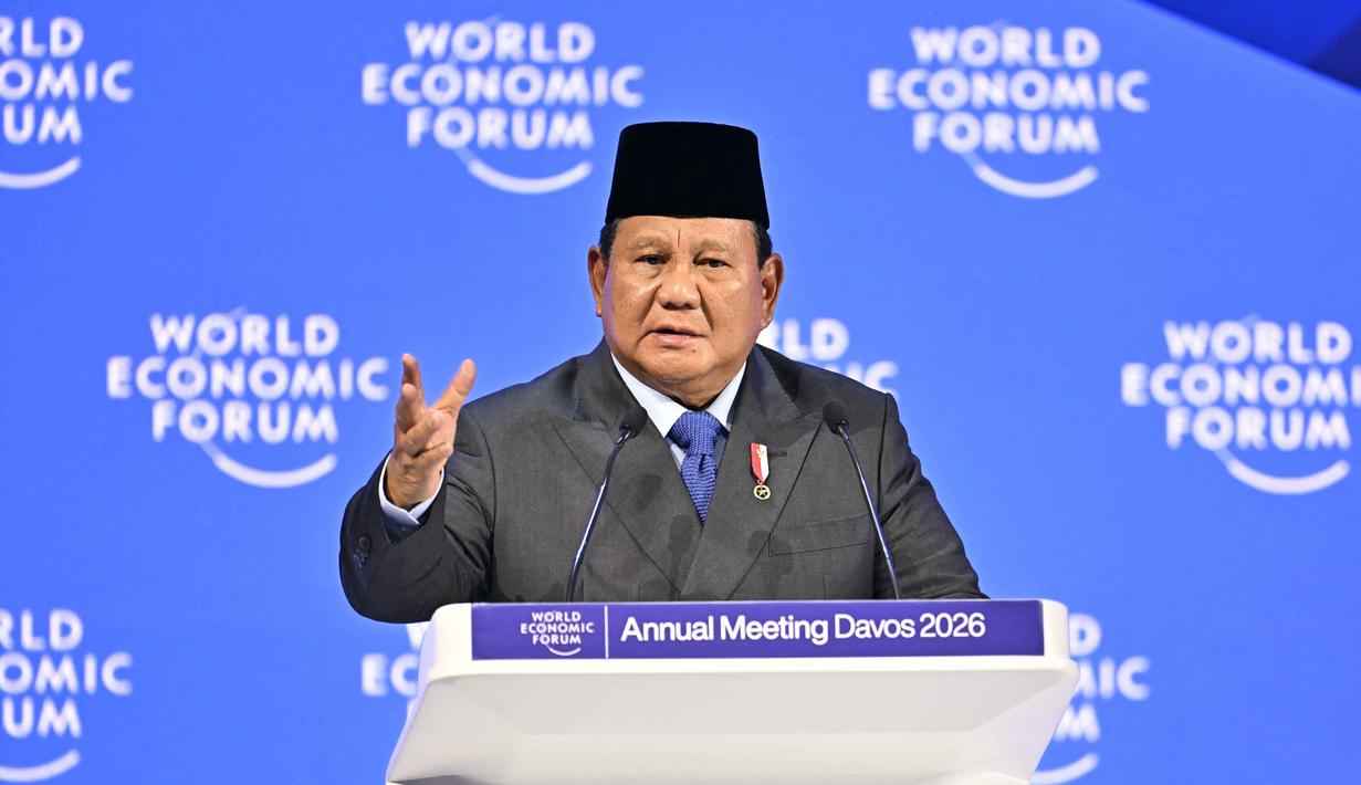 Dalam pidatonya, Presiden Prabowo Subianto juga mengungkap rencana pemerintah Indonesia membangun sedikitnya 1.000 desa nelayan pada tahun ini. Tampak dalam foto, Presiden Indonesia, Prabowo Subianto saat menyampaikan pidato khusus (special address) pada pertemuan tahunan Forum Ekonomi Dunia (WEF) di Davos, Swiss, pada Kamis 22 Januari 2026. (Fabrice COFFRINI/AFP)