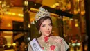 Tak kalah dengan Lucinta Luna, Millen Cyrus tampil ayu berbalut kebaya modern sambil mengenakan selempang dan mahkota Miss Queen Indonesia 2021 yang diraihnya. (Instagram/millencyrus).