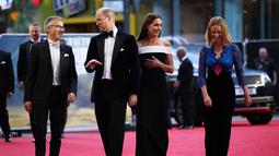 Kate Middleton dan Pangeran William menghadiri penayangan perdana film Top Gun: Maverick yang dibintangi Tom Cruise di Leicester Square Gardens, London, pada 19 Mei 2022. (dok. Dan Kitwood / POOL / AFP).