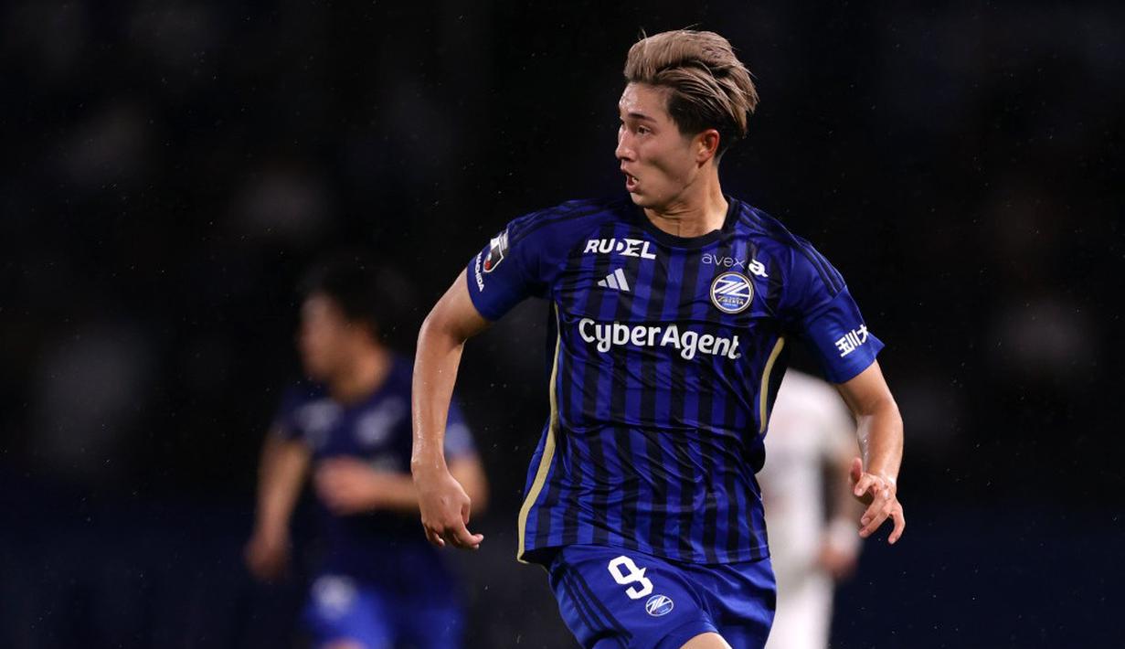 Sementara itu, Machida Zelvia, harus rela kalah 1-3 saat menjamu Albirex Niigata di kandang sendiri. Gol tunggal Shota Fujio dibalas tiga kali oleh tim tamu melalui Yota Komi, Soya Fujiawara, dan gol bunuh diri Jang Min-gyu. (Dok. J League)