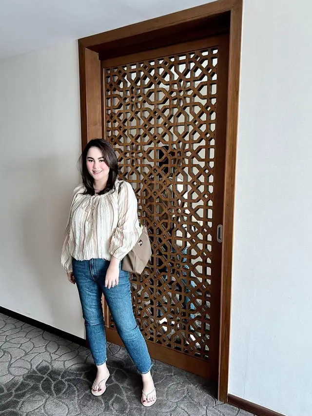 7 Potret Jennifer Dunn yang Kini Pilih Lepas Hijab, Jadi Sorotan