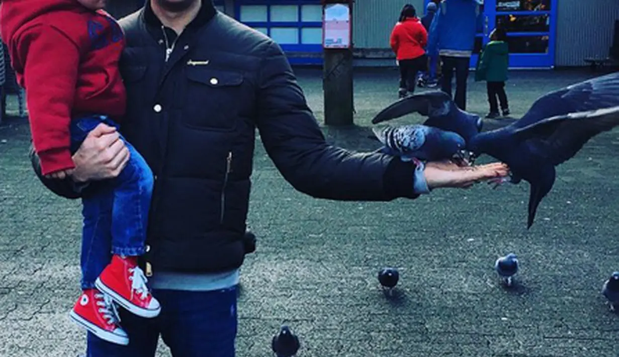 Cobaan ini memang cukup berat untuk Noah yang kini baru berusia tiga tahun. Melansir Mirror, saat ini Noah sudah mulai menjalani pengobatan rutin dan intensif berupa terapi untuk mengecilkan tumornya itu. (Instagram/michaelbuble)