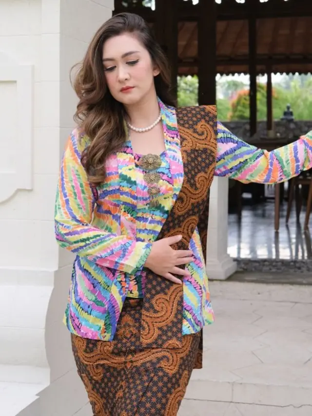 Nafa Urbach berkebaya (Instagram/nafaurbach)