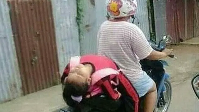 6 Kelakuan Tidak Biasa Saat Naik Motor, Bikin Enggak Habis Pikir