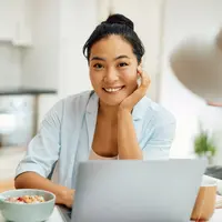 ilustrasi perempuan tangguh/Drazen Zigic/Shutterstock