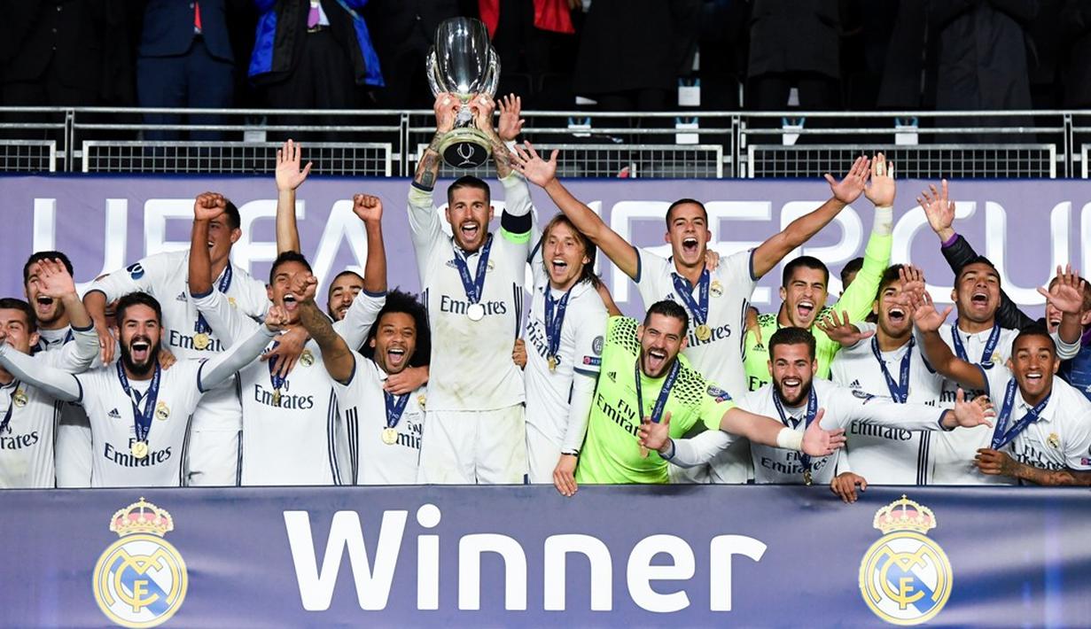 Daniel Carvajal mencetak gol penentu kemenangan Real Madrid atas Sevilla 3-2 pada laga Piala Super Eropa 2016 di Stadion Lerkendal, Rabu (10/8/2016) dini hari WIB. (AFP/Jonathan Nackstrand)