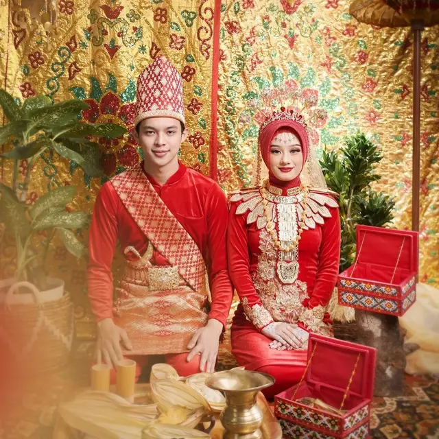 6 Pemotretan Dinda Hauw dan Rey Mbayang Pakai Baju Adat Bolaang Mongondow