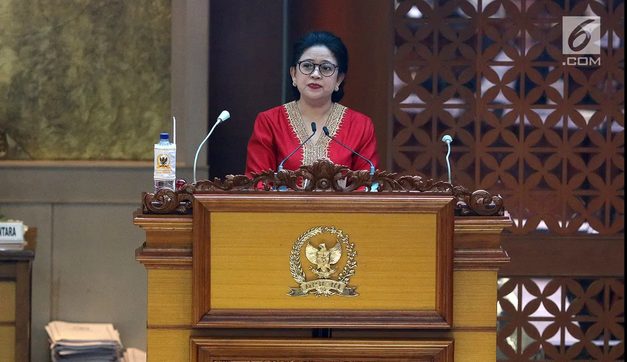 Puan Maharani memberikan pidato pertamanya sebagai Ketua DPR RI 2019-2024 di kompleks parlemen, Senayan, Jakarta, Selasa (1/10/2019). Sidang paripurna pelantikan pimpinan DPR dipimpin Abdul Wahab Dalimunthe. (Liputan6.com/Johan Tallo)