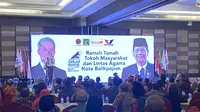 Calon presiden nomor urut tiga Ganjar Pranowo saat menghadiri ramah tamah dengan tokoh masyarakat dan lintas agama Kota Balikpapan pada Selasa malam (5/12/2023). (Liputan6.com/Ady Anugrahadi)