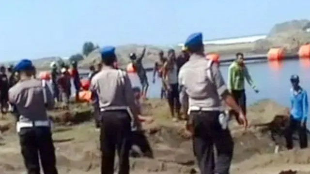 Tolak Tambang Pasir di Cianjur, Massa Rusak Alat Berat