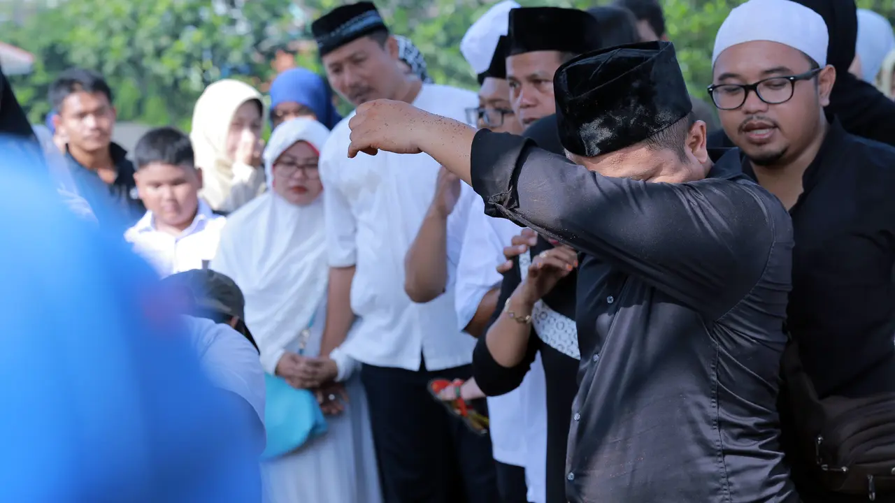 Pemakaman Ayah Narji Cagur