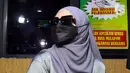 Ekspresi selebriti Nathalie Holscher saat menghadiri sidang perceraian dengan komedian Entis Sutisna atau lebih dikenal Sule di Pengadilan Agama (PA) Cikarang, Jawa Barat, Rabu (20/7/2022). Nathalie Holscher dan Sule datang ke PA Cikarang untuk menghadiri sidang perdana perceraian yang beragendakan pemeriksaan berkas dan mediasi. (Liputan6.com/Herman Zakharia)