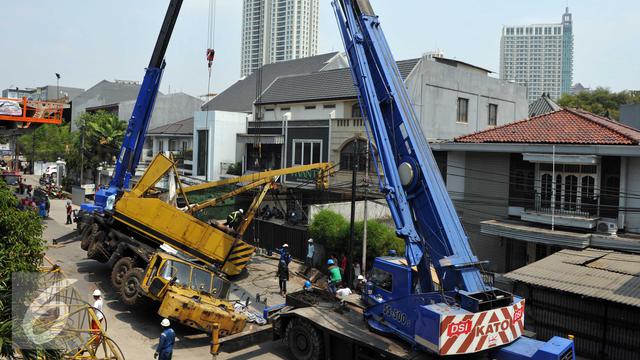 Kronologi Crane Timpa Rumah Purnawirawan Polri Di Taman