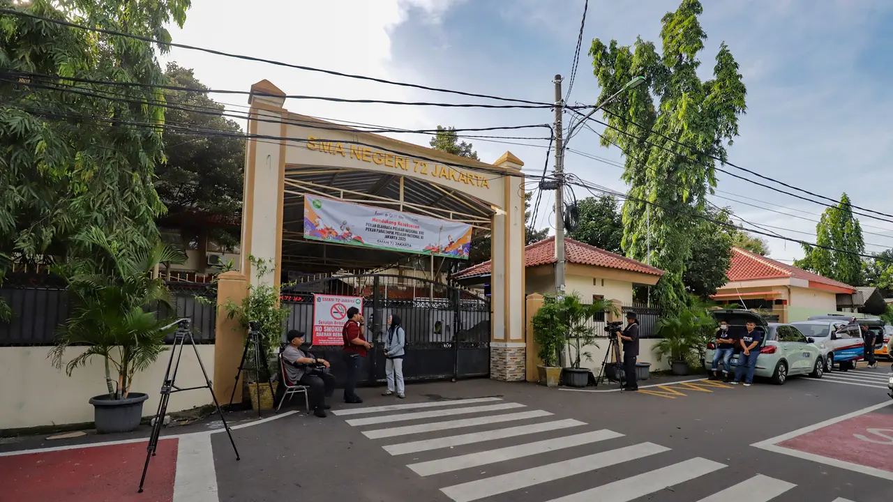 Terapkan PJJ, SMAN 72 Jakarta Terlihat Sepi