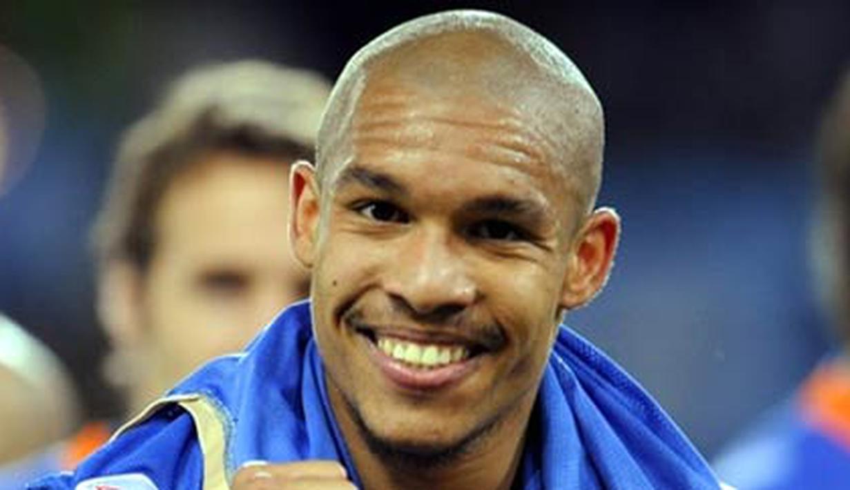 Dutch midfielder Nigel de Jong celebrates after the Euro 2008 Championships Group C football match the Netherlands vs. Italy on June 9, 2008 at the stade de Suisse in Bern. AFP PHOTO-DDP/TORSTEN SILZ