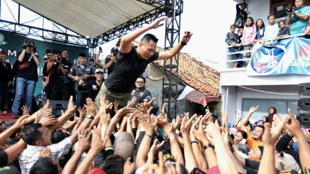 Didukung FBR, Agus Yudhoyono Lompat dari Atas Panggung