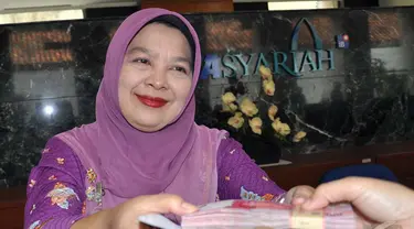 BCA Syariah memberikan kejutan yang istimewa di Hari Pelanggan Nasional, Jakarta (9/4/2014) (Liputan6.com/Miftahul Hayat)
