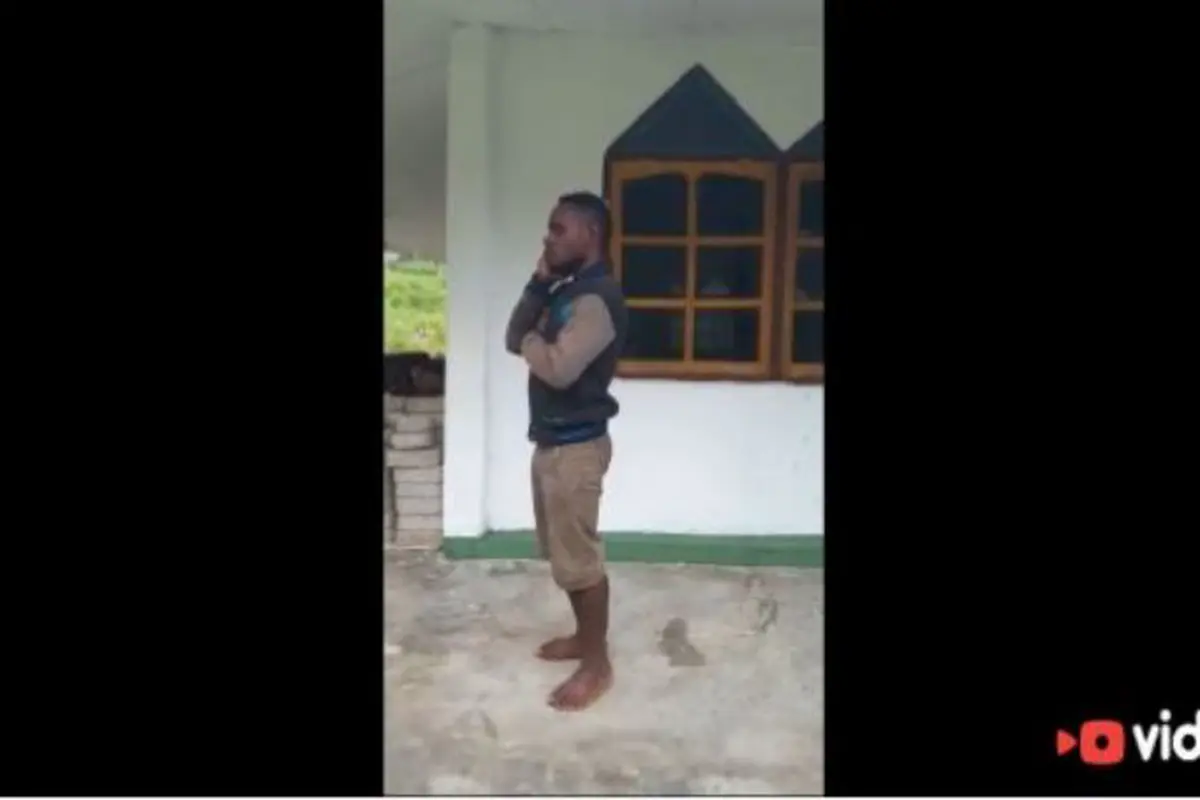 Suara Azan Berkumandang dari Pemuda Papua Ini Bikin Merinding!